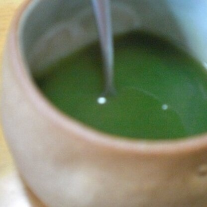 こんにちは・・・・・・・
今日も青汁レポからで～す。
ほんと残り少なくなってきました。
青汁は緑茶で飲むことに決めてます。（笑）
(*^_^*)